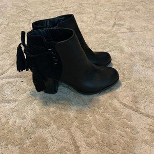 Heel, ankle cut boots
